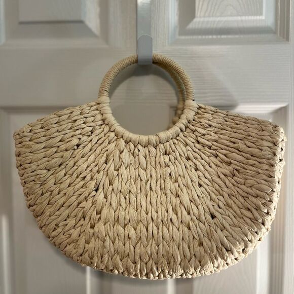 Elegant Natural Straw Tote Bag - Picture 3 of 4